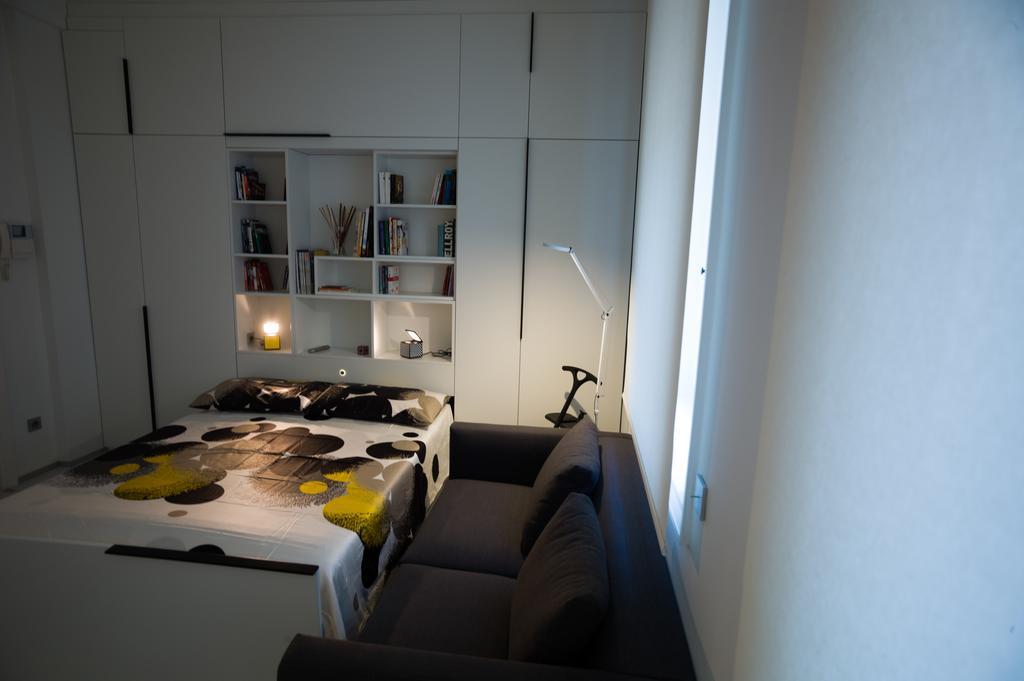 Stylish Mini In The Heart Of Milano Apartment Room photo